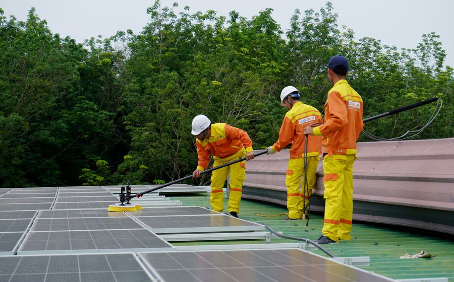 Cleaning rooftop solar panels